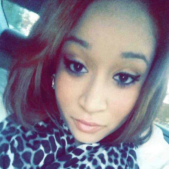 Profile Picture of Jasmine Jemison (@lovexoften01) on Poshmark