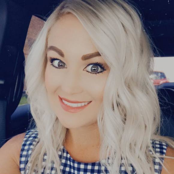 Profile Picture of Kari Washer (@kwasher0002) on Poshmark