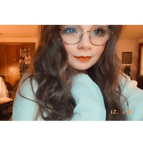 Profile Picture of Brieanna Letson (@brieannaletson) on Poshmark