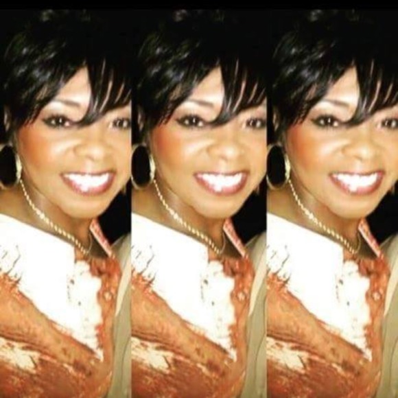 Profile Picture of April Thompson (@msaprilt72) on Poshmark