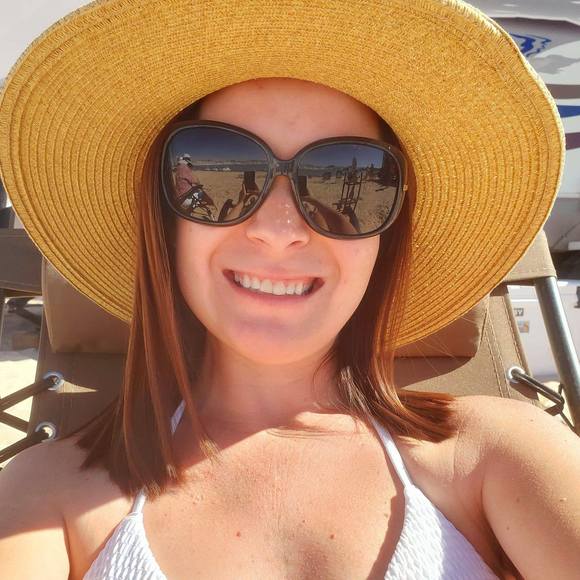 Profile Picture of Vanessa Devore (@vanessa_devore) on Poshmark