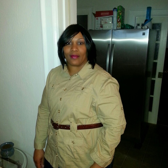 Profile Picture of Cynthia Key (@c3keyz) on Poshmark