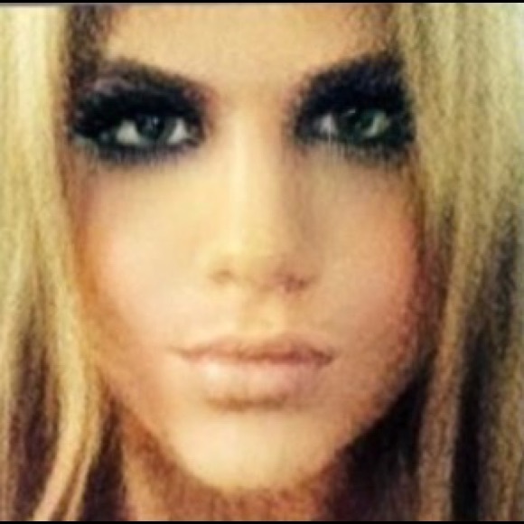 Profile Picture of Victoria Nardella (@della1125) on Poshmark