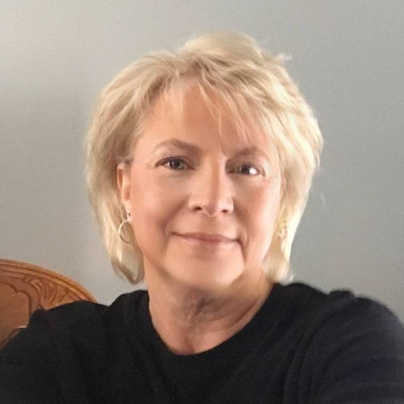 Profile Picture of Donna Hendrix (@donnahendrix496) on Poshmark