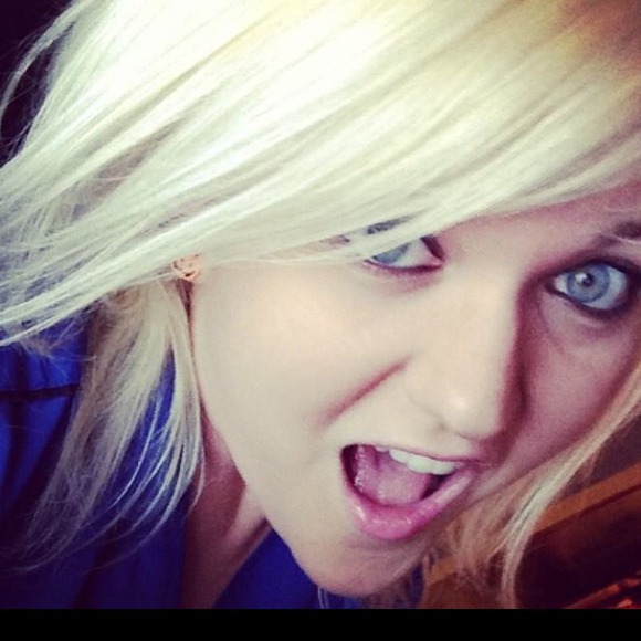 Profile Picture of Kristin Beard (@kbeard91) on Poshmark