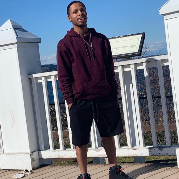 Profile Picture of Dushane Tenn (@shane145) on Poshmark