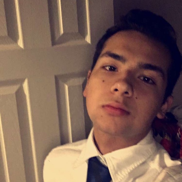 Profile Picture of Randy Silva (@randysilva11) on Poshmark