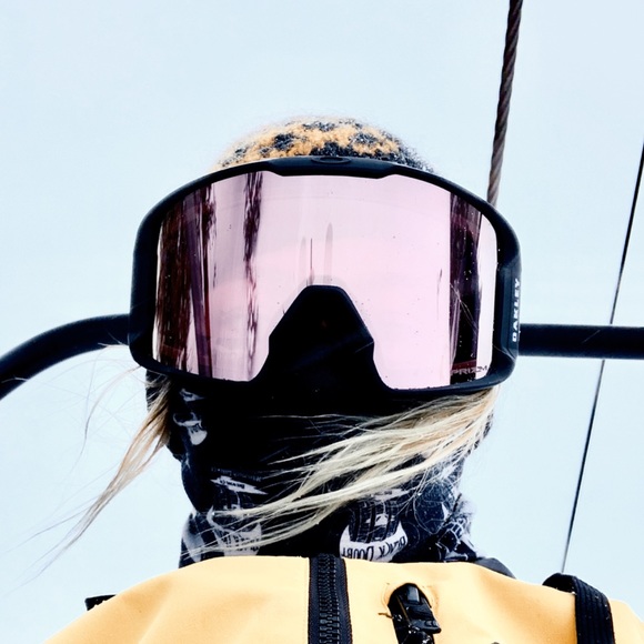 Profile Picture of Erin Vaupel (@erinhvaupel) on Poshmark