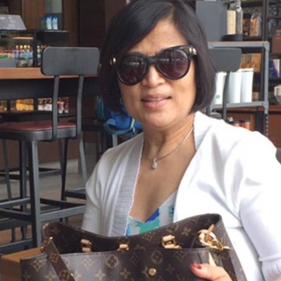 Profile Picture of Nelda Reynolds (@neldareynolds) on Poshmark