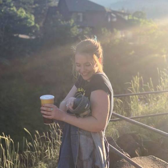 Profile Picture of Hannah Granby (@hannahzgranby) on Poshmark