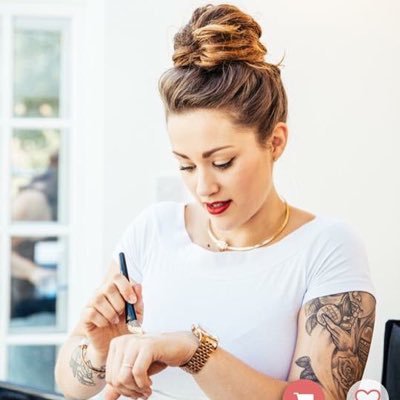 Profile Picture of DaniLawrence MUA (@DaniForbes1) on Twitter