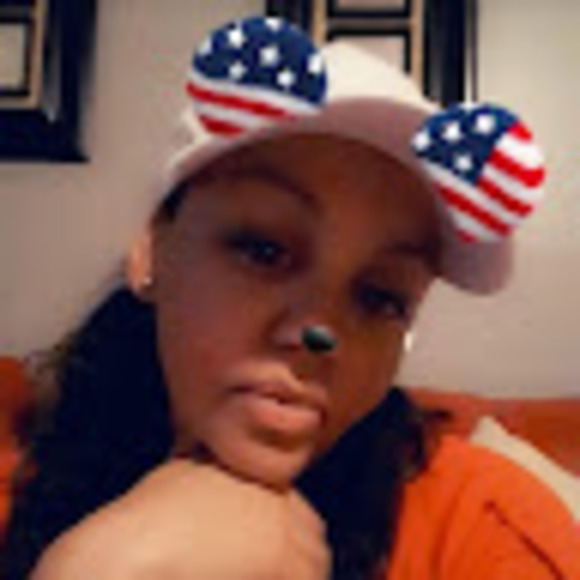 Profile Picture of Maria Ogando (@mogando77) on Poshmark