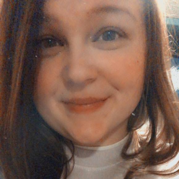 Profile Picture of Sarah Schneden (@sarah_roseman) on Poshmark