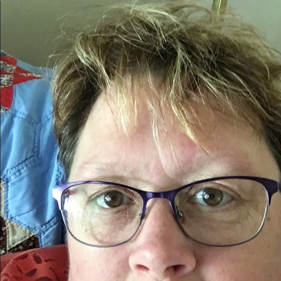 Profile Picture of Barb Ethridge (@sdbje) on Poshmark