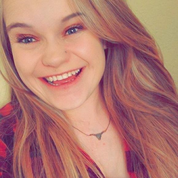 Profile Picture of Shelby Ruhs (@ruhss) on Poshmark