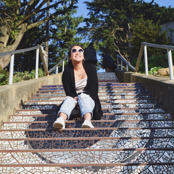 Profile Picture of Alice Lu (@alicelu) on Poshmark