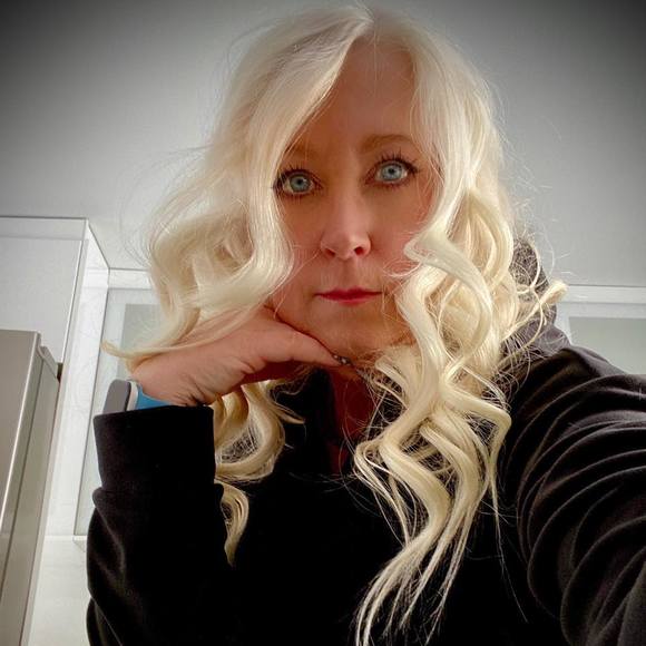 Profile Picture of Tanyalynn Dobson (@tanyalynnd) on Poshmark