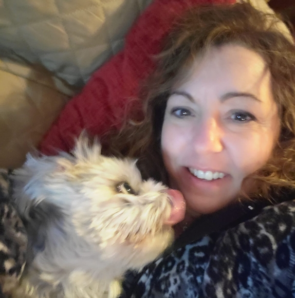 Profile Picture of Lynn Cicio (@lynncicio) on Poshmark