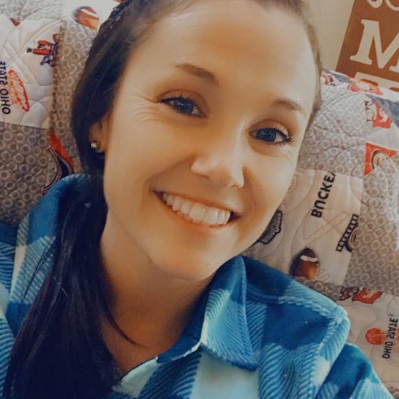 Profile Picture of Amanda Mullis (@amandamullis608) on Poshmark