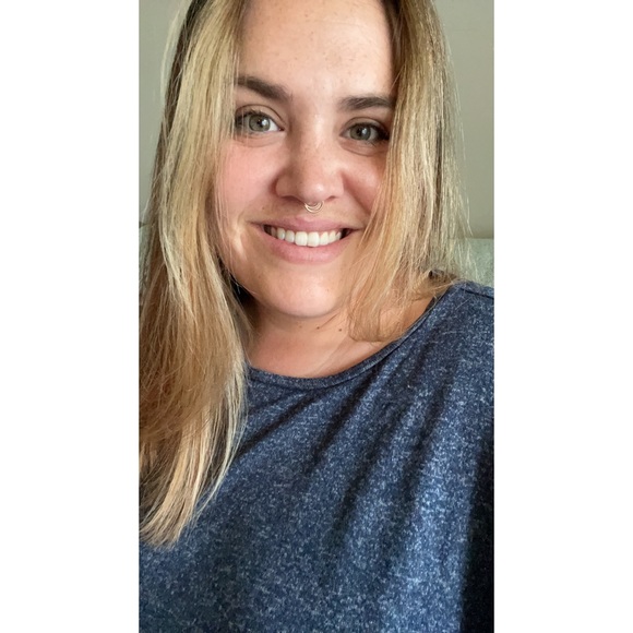 Profile Picture of Kalynn Kiritschenko (@kalynkir) on Poshmark