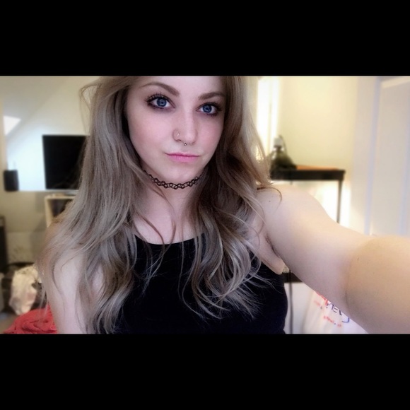 Profile Picture of Evelyn Bruegman (@evelynbruegman) on Poshmark