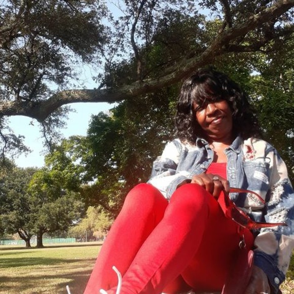 Profile Picture of Lisa Tripp (@delisatripp68) on Poshmark