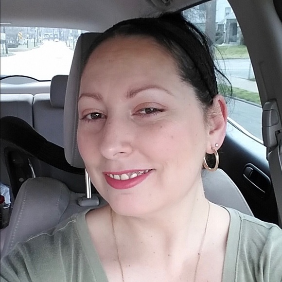 Profile Picture of Jennifer Sinclair (@jsinclair) on Poshmark