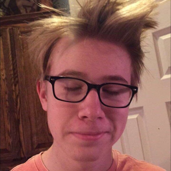Profile Picture of Victor Man (@vthai3) on Poshmark