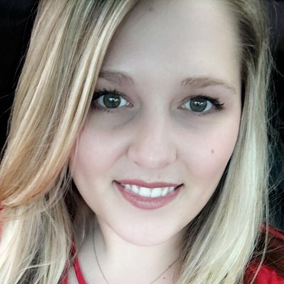 Profile Picture of Rebecca Mcdaniel (@rmcdaniel10) on Poshmark