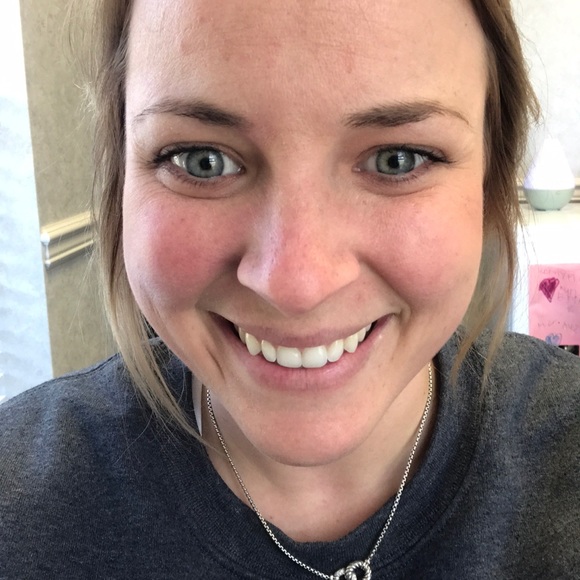 Brittney Bracey - Poshmark Profile Picture of Brittney Bracey (@bebracey) on Poshmark