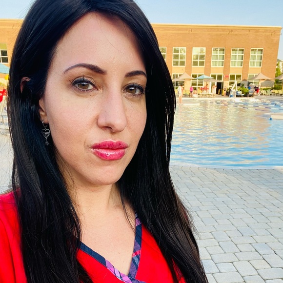 Profile Picture of Gina Vignogna (@ginavignogna) on Poshmark