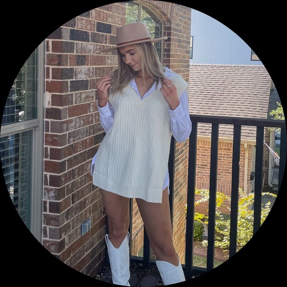 Profile Picture of Jessica Badham (@jessicabadham) on Poshmark