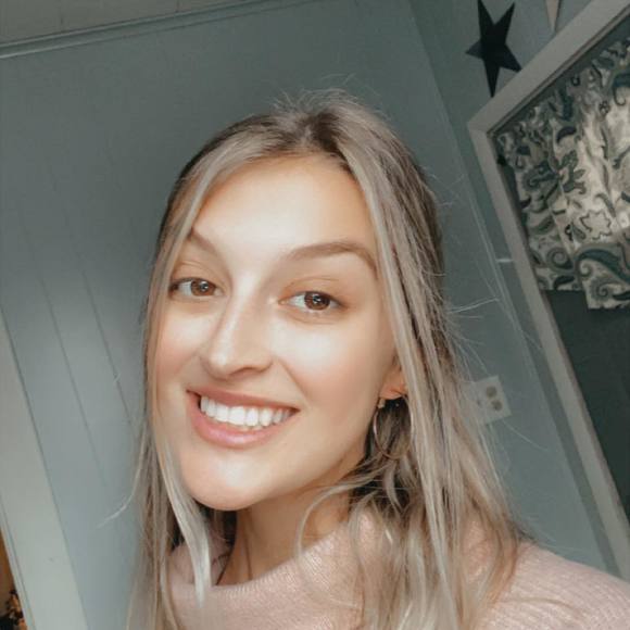 Profile Picture of Ivy Henderson (@ivyhenderson) on Poshmark