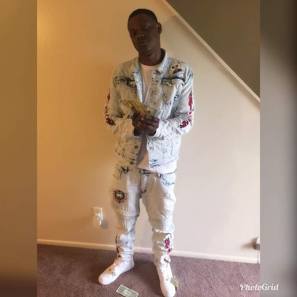 Profile Picture of Jay Stephens (@jaystephens23) on Poshmark