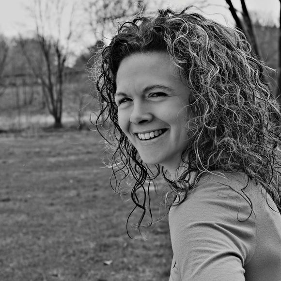 Profile Picture of Jen Neupauer (@jneupauer) on Poshmark