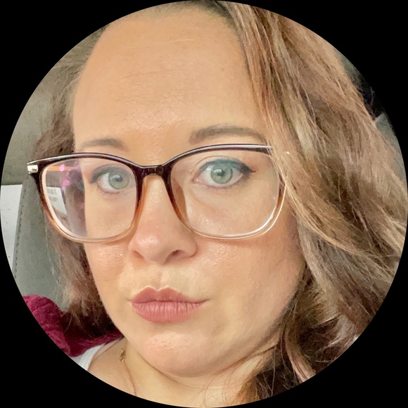 Profile Picture of Danielle Frisby (@dfrisby1989) on Poshmark