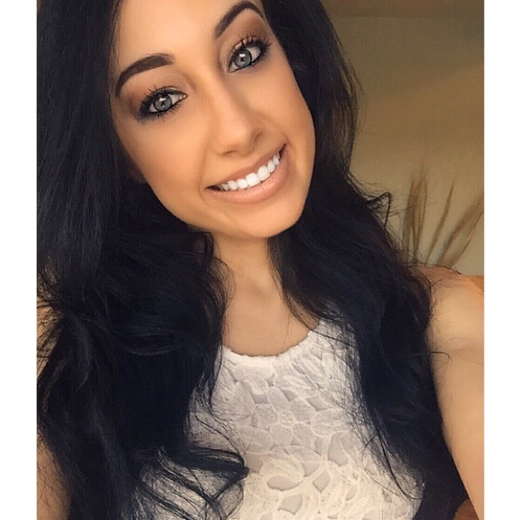 Profile Picture of Melissa Cianfrani (@glamfrani) on Poshmark