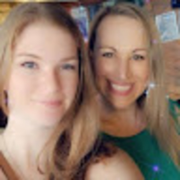 Profile Picture of Iley Lorne (@ileylorne07) on Poshmark