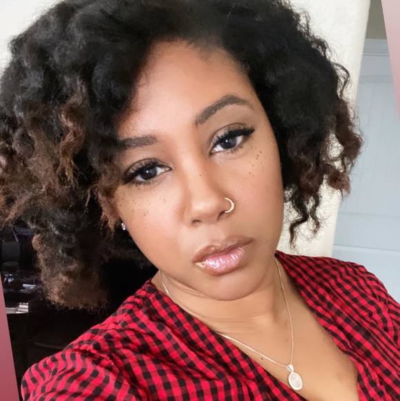 Profile Picture of Amorette Shariff-bey (@amorette25) on Poshmark