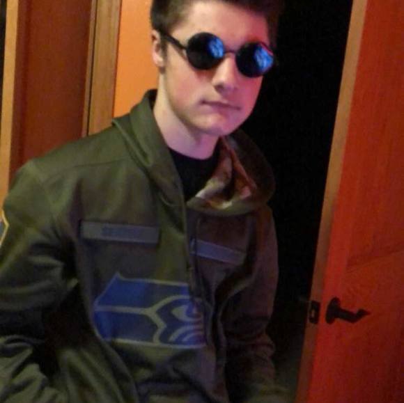 Profile Picture of Evan Limbo (@evanlimbo1) on Poshmark