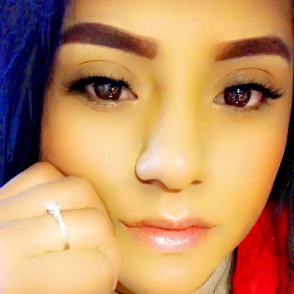 Profile Picture of Lizeth Mendosa (@lizethmendosa) on Poshmark