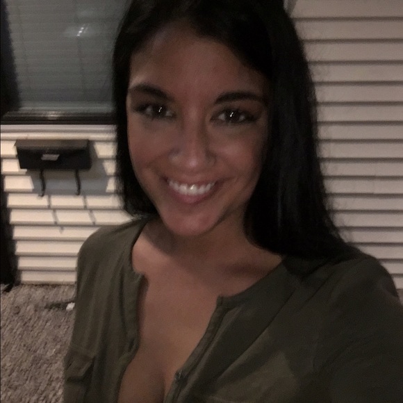 Profile Picture of Kim Tetreault (@kimberlykt72) on Poshmark