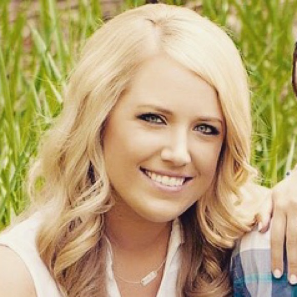 Chelsea Dohman - Poshmark Profile Picture of Chelsea Dohman (@cdohman15) on Poshmark