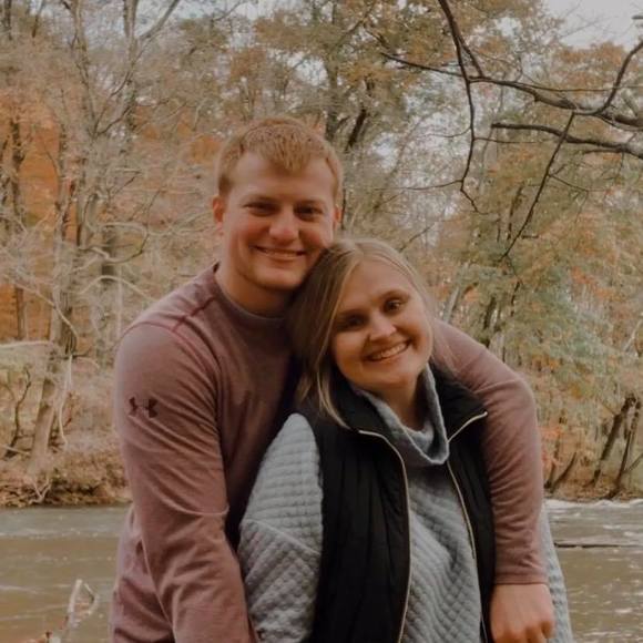 Profile Picture of Bailey Elfring (@baileyy_00) on Poshmark