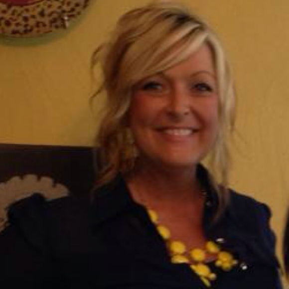 Profile Picture of Terra Hall (@terralynn) on Poshmark