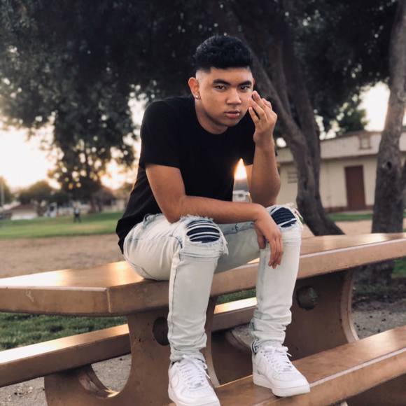 Profile Picture of Hoven Villamil (@hovenvillamil) on Poshmark