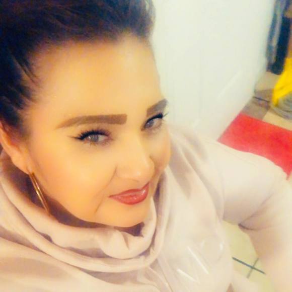 Profile Picture of Karmina Castellon (@karmina503) on Poshmark