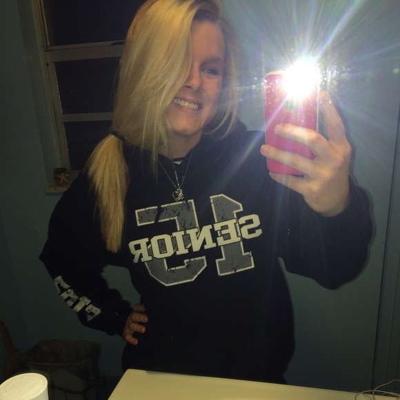 Profile Picture of Bethanie Manns (@nbethanie97) on Poshmark
