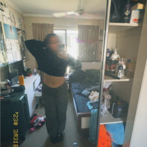 Profile Picture of Leilani Atoa (@itsl3i) on Poshmark