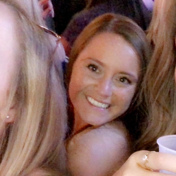 Profile Picture of Caitlin Slevin (@caitlinslevin) on Poshmark